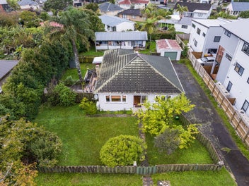 Development Potential 883sqm + Home and Income
