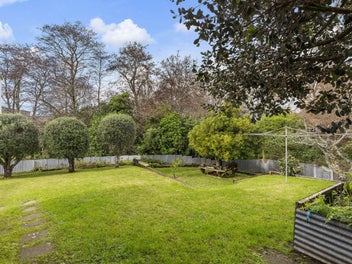 Dual Income, on large freehold land 809sqm