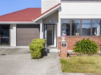 Easy Living in Takanini