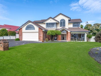 Fully Renovated meets Views in Macleans