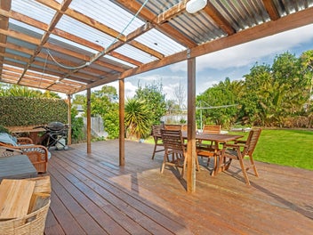 A classic kiwi home just steps from town