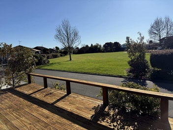 2 Bedroom house overlooking a Park.