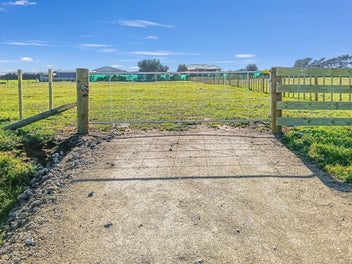 Title issued - Country charm, coastal calm