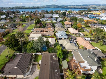 Prime CBD location | Bring your flair!