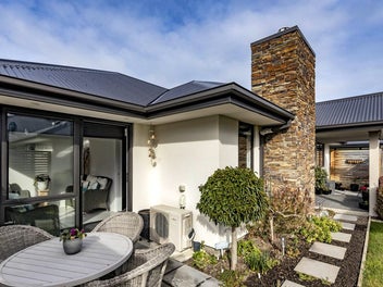 Relaxed Lifestyle with double garage