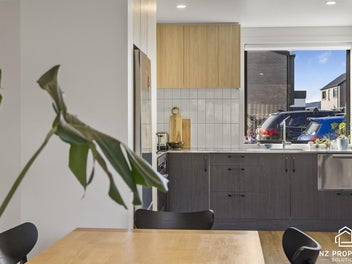Smart Buying - Modern, Warm, Easy