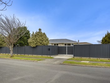 Renovated, Ready And Room For Everyone!