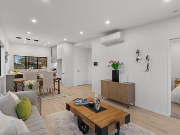 Sea Views, 2 Carparks, Brand New-Contemporary Home