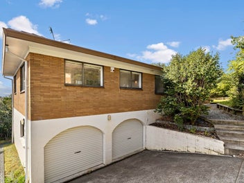 Home & Income - Two Houses on 905m² Land