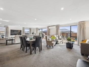 Immaculate - Low Maintenance - Spacious