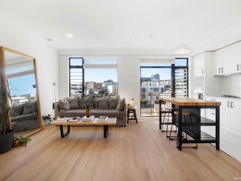 Chic, Sunny & Spacious