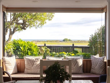 Sea Views, Style & Space!