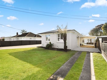 Your Fully Renovated Retreat in Silverdale