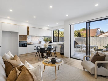 IGNORE CV - Sun-drenched Modern Freehold Living
