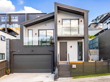 Contemporary Elegance in Orewa