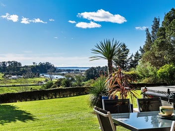 Exceptional family lifestyle, views and location