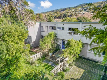 Low Maintenance. Great Location. Easy Living