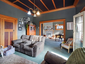 Family Living In The Heart Of Winton