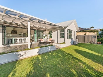 Perfect Entertainer In Premium Location!