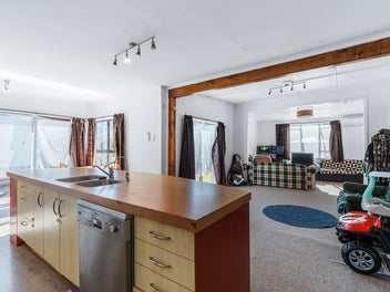 Modern comfort, massive section, smart opportunity