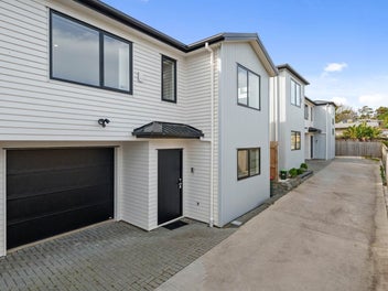 Modern, Low-Maintenance in the Heart of Howick