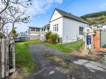 Your spacious opportunity in Bluff!