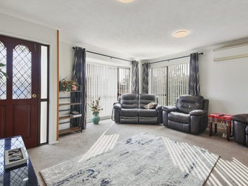 Cosy Costal Retreat..Vendors committed to selling!
