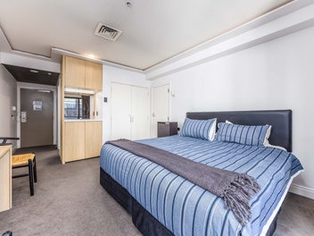 Central Studio with Five-Star Convenience