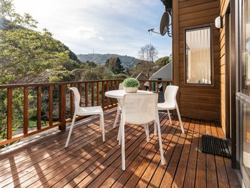 SUN, SPACE & CITY CONVENIENCE! BEO $795,000