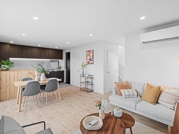 Freehold, High Spec, Prime Location!