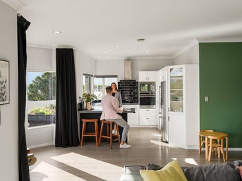 Serene Cul-de-Sac Living with Stunning Views