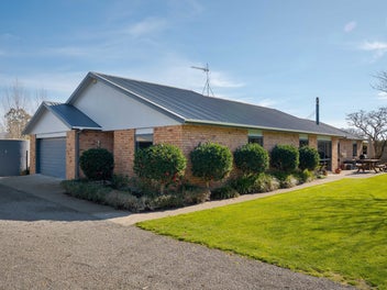 Easy Care Lifestyle Minutes from Town