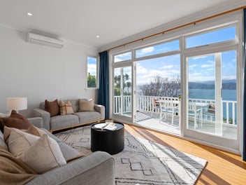 Sun, Space & Stunning Views in Seatoun Heights