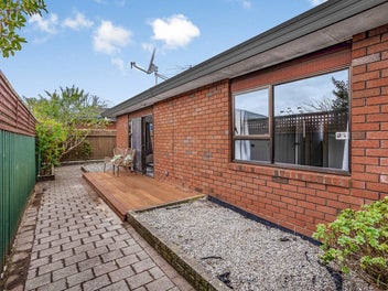 Stylish & Superbly Located