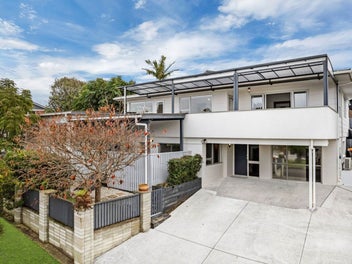 Spacious Home & Granny Flat, Prime Howick Location