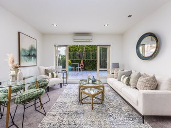 Exceptional Lifestyle - Vendor Says Sell!