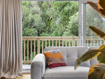 Paparangi Gem: Renovated, Private Setting