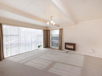 Easy Living, Great Location!
