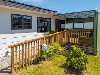 Sunny, Stylish & Superbly Located