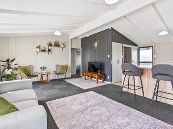 Stylish, Sunny and Fully Renovated!
