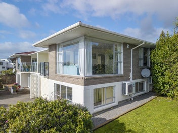 Views, Warmth, and Wow Factor on Soleares