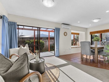 SUNNY EASY CARE LIVING