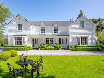 Elegant Spacious Home with Cottage