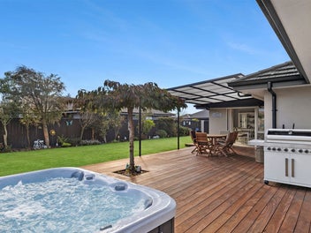 Stylish, Sunny & Perfect for Entertaining