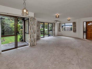 Easy Living, Great Location