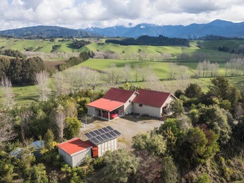 Off-Grid Lifestyle with Mountain Views