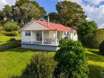 5 Acres, Big Views, Family-Friendly Lifestyle