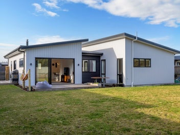 Love Lincoln Living - Competitively Priced !