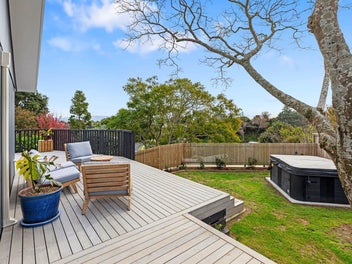 Spacious family Home with Views and Bonus sleepout