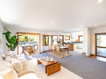 Spacious Coastal Property – Motivated Vendors